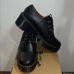 Dr. Martens Leona Lug Sole Platform Derby Shoes NEW Women's Size 10